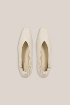 Fashion A.EMERY BRIE FLAT
