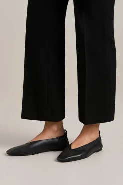Fashion A.EMERY BRIOT FLAT