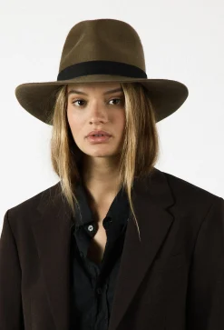 Best JANESSA LEONÉ LUCA FEDORA